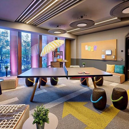 Готель Moxy Luxembourg Airport Niederanven Екстер'єр фото