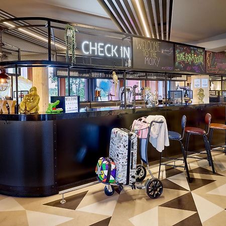 Готель Moxy Luxembourg Airport Niederanven Екстер'єр фото