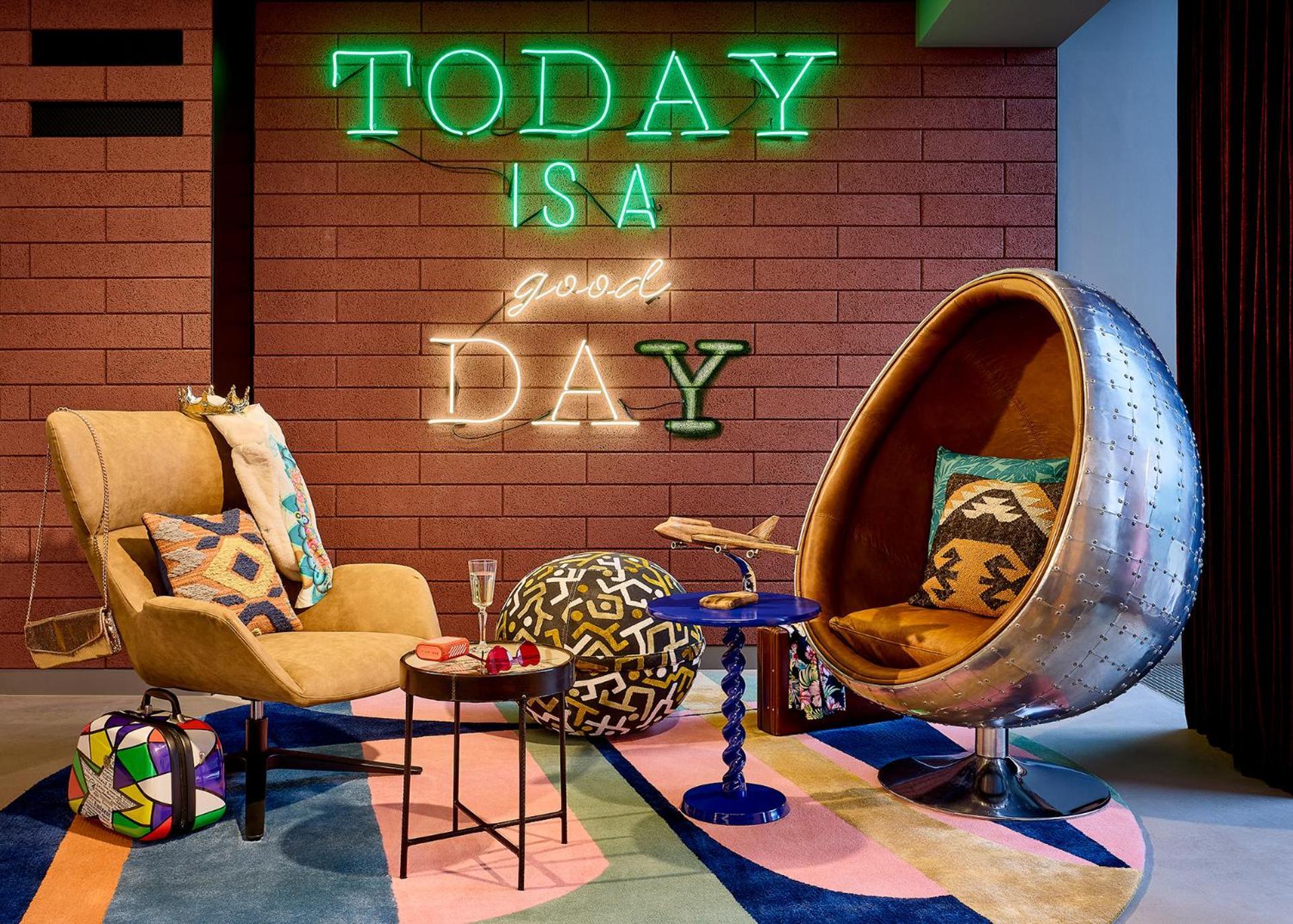 Готель Moxy Luxembourg Airport Niederanven Екстер'єр фото