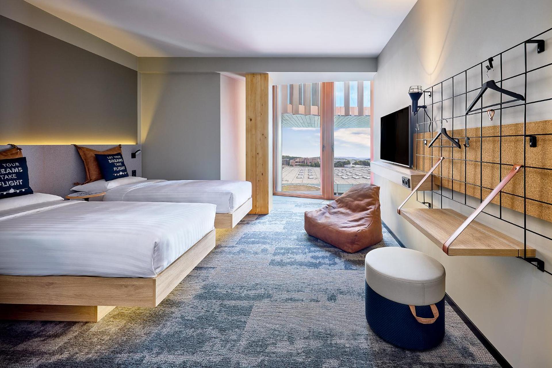Готель Moxy Luxembourg Airport Niederanven Екстер'єр фото