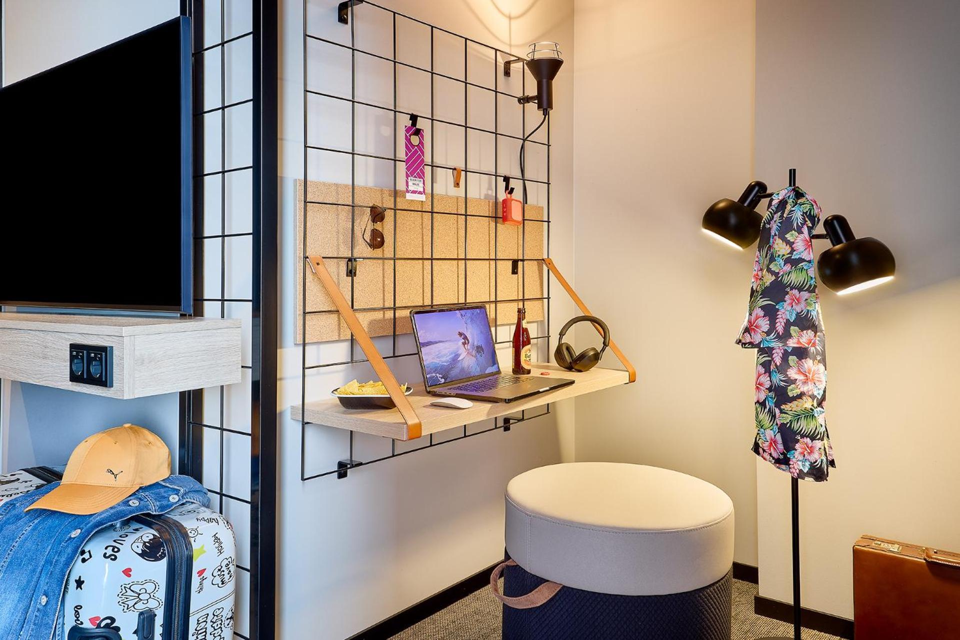 Готель Moxy Luxembourg Airport Niederanven Екстер'єр фото