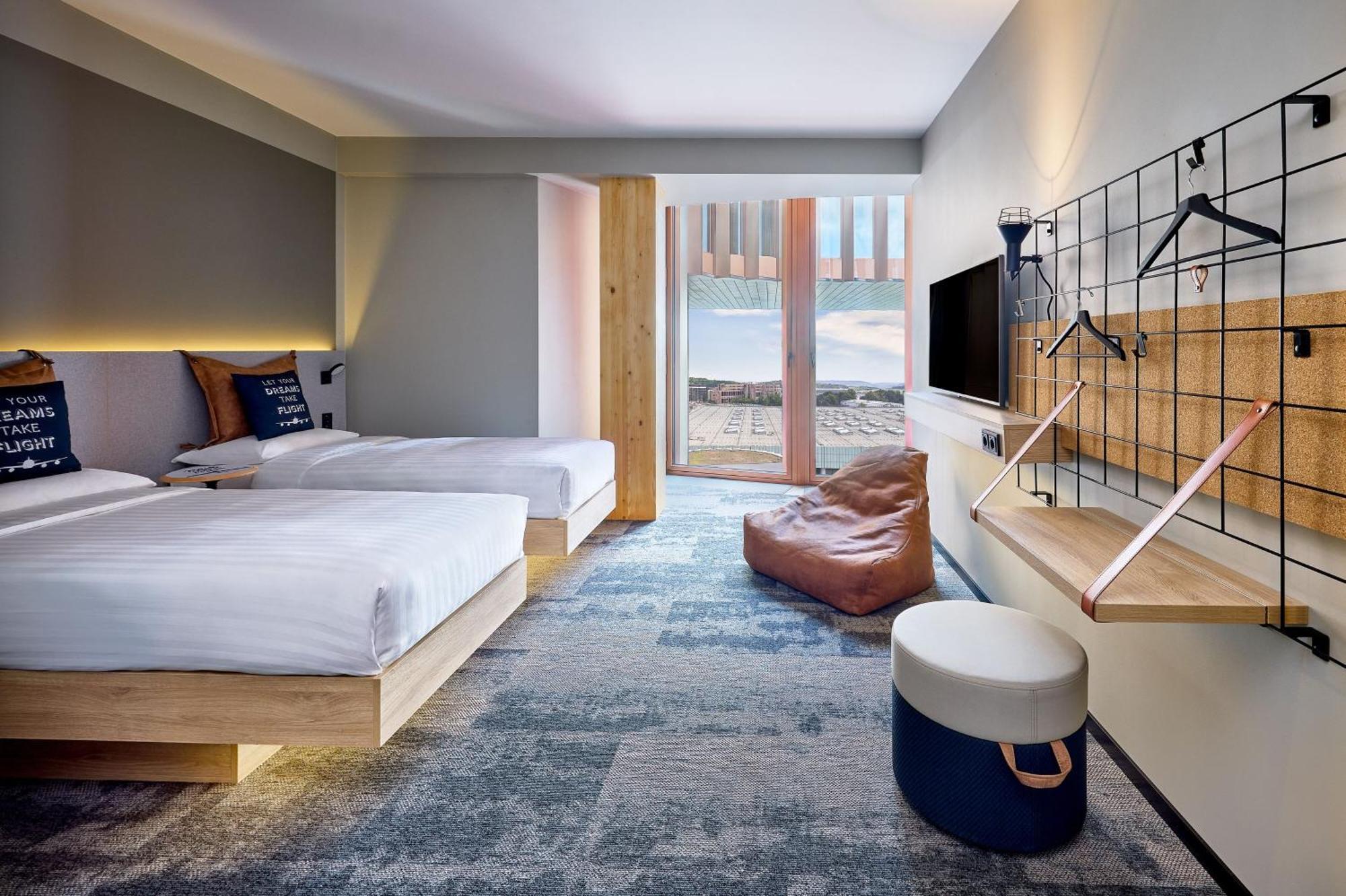 Готель Moxy Luxembourg Airport Niederanven Екстер'єр фото