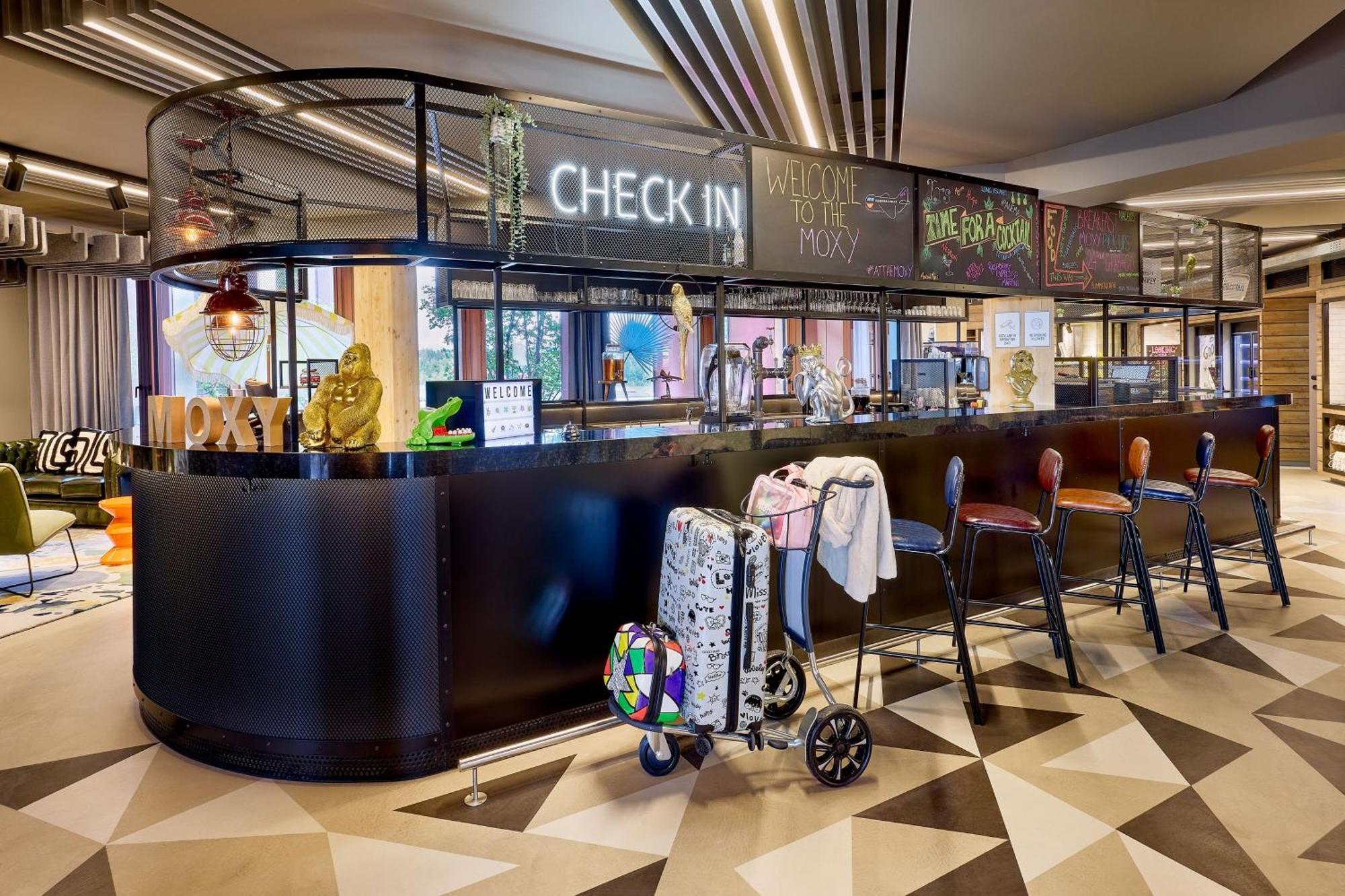 Готель Moxy Luxembourg Airport Niederanven Екстер'єр фото