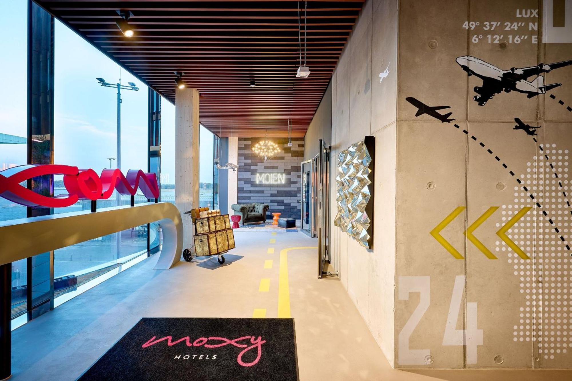 Готель Moxy Luxembourg Airport Niederanven Екстер'єр фото