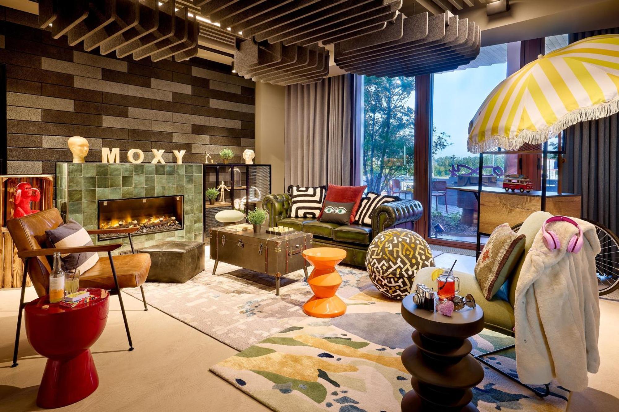 Готель Moxy Luxembourg Airport Niederanven Екстер'єр фото