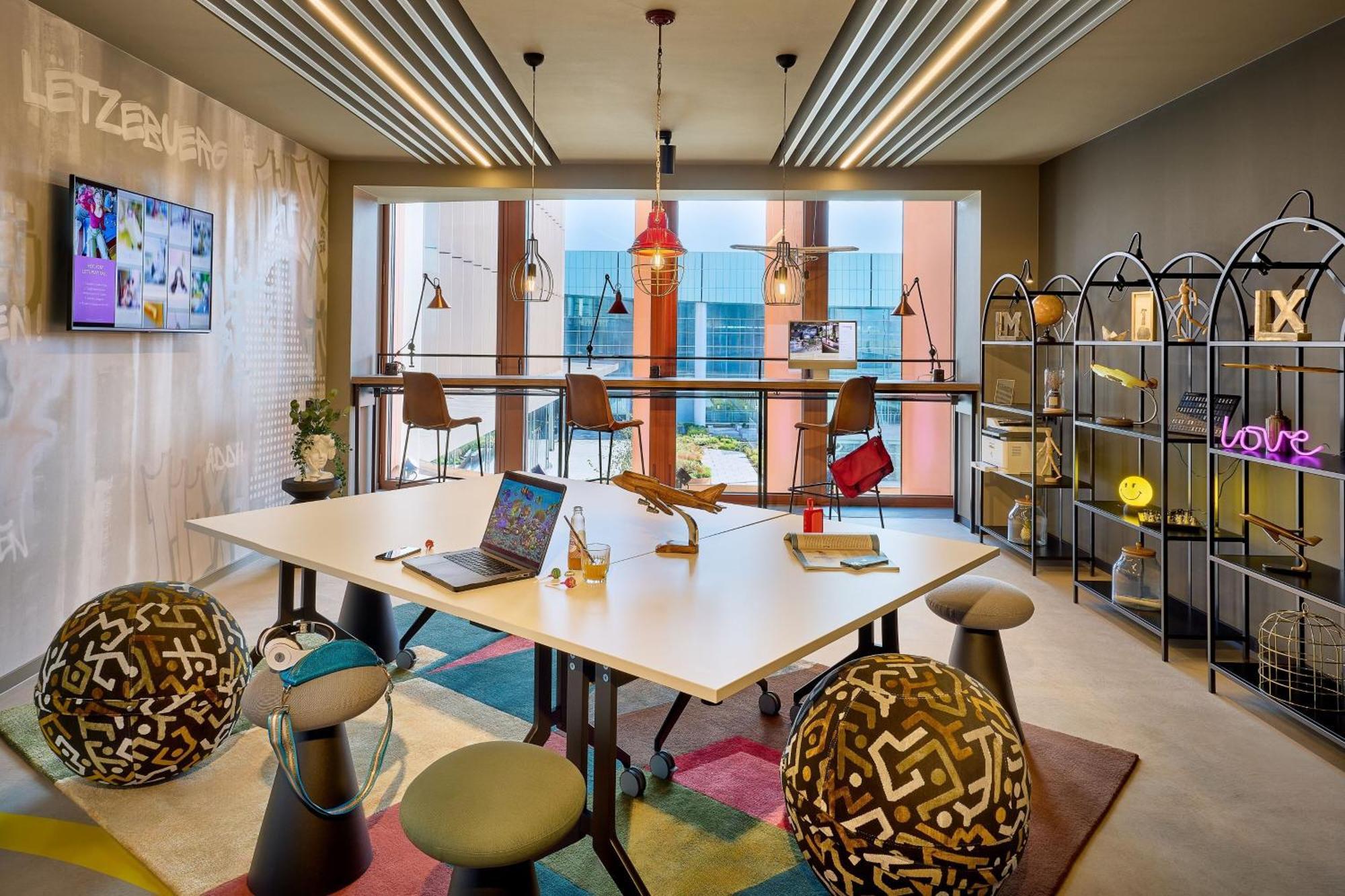 Готель Moxy Luxembourg Airport Niederanven Екстер'єр фото