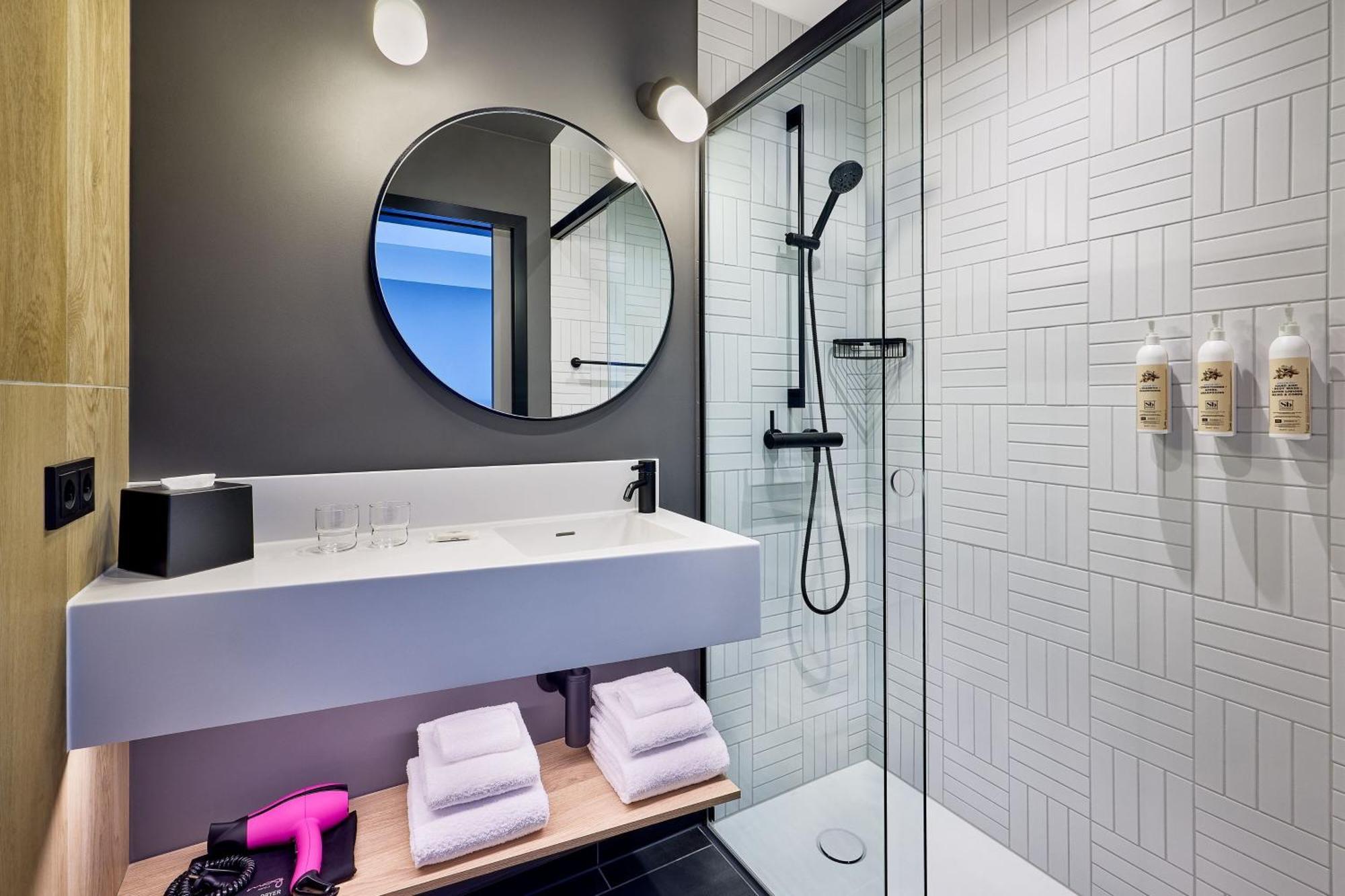 Готель Moxy Luxembourg Airport Niederanven Екстер'єр фото